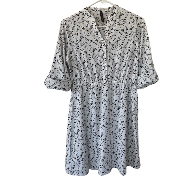 hey! Dresses & Skirts - ⭐ Hey! Dragonfly Print Cuffed Half-Sleeve Dress